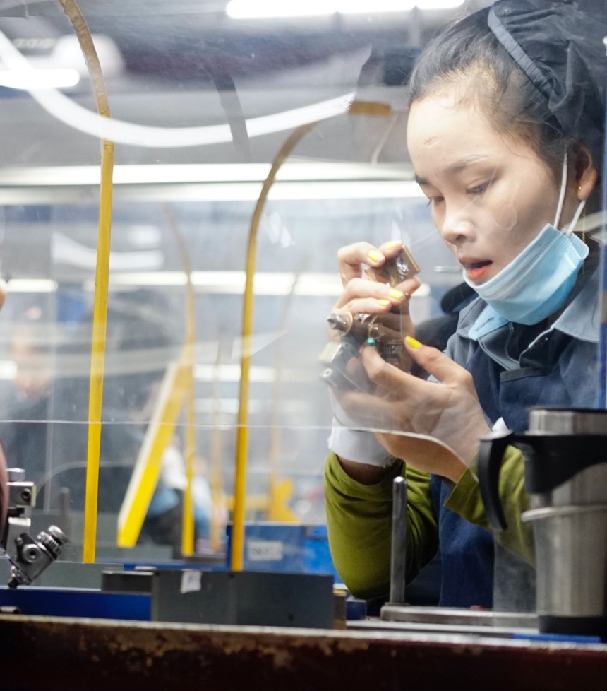 Woman cutting diamond